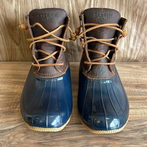 New without box or label Sperry Tan/Dark Brown Women's Saltwater Duck Boots 12M